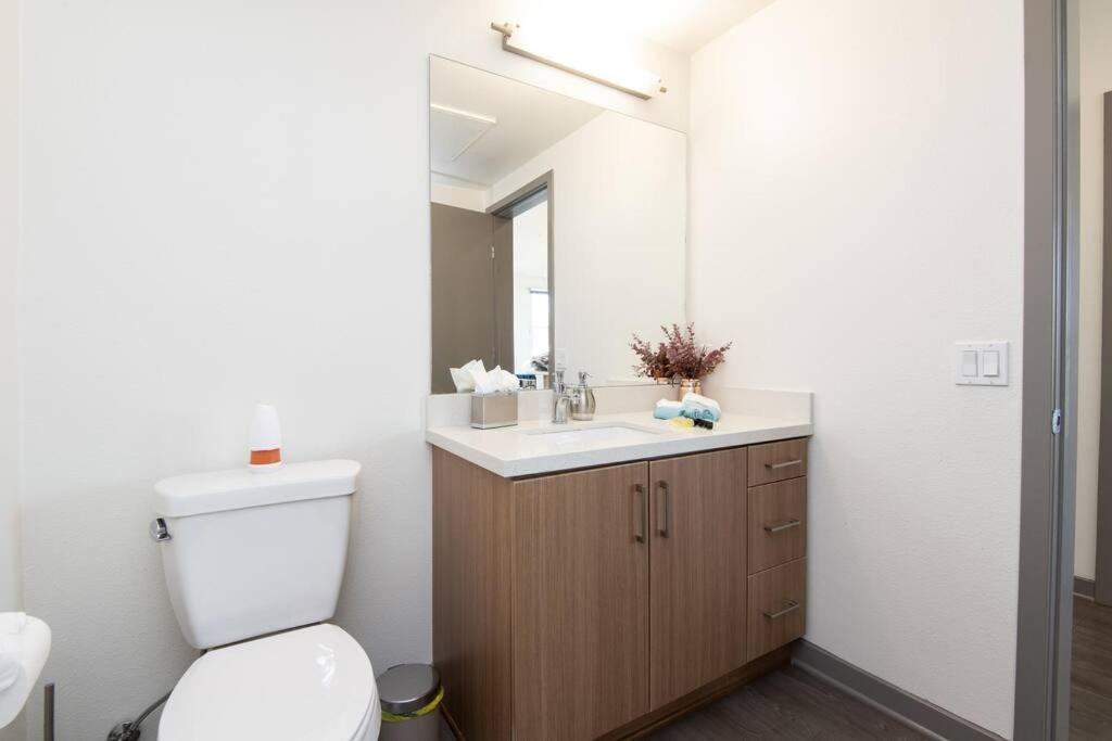 Centrally Located Apartments With Free Parking Глендейл Экстерьер фото