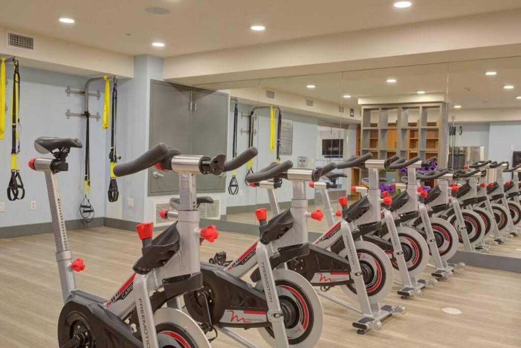 Centrally Located Apartments With Free Parking Глендейл Экстерьер фото
