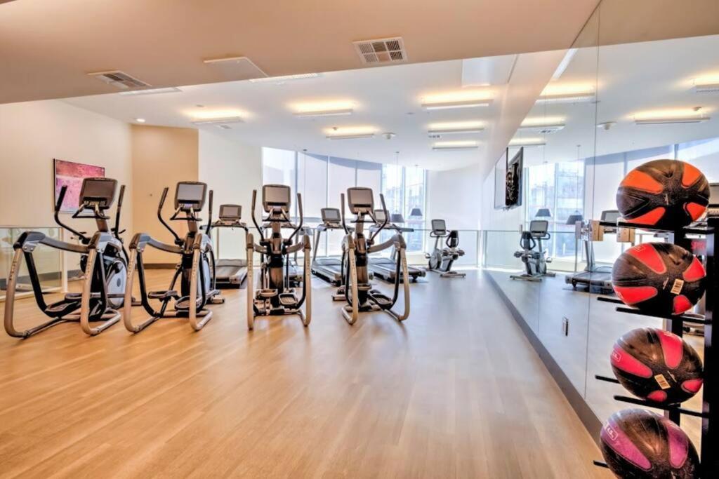 Centrally Located Apartments With Free Parking Глендейл Экстерьер фото