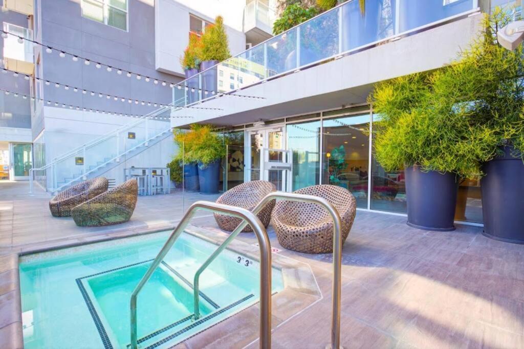 Centrally Located Apartments With Free Parking Глендейл Экстерьер фото